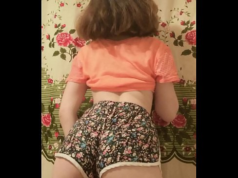 ❤️ Seksega juna bebo demetas sian pantalonon ĉe fotilo ☑ Nur porno ĉe ni ❤